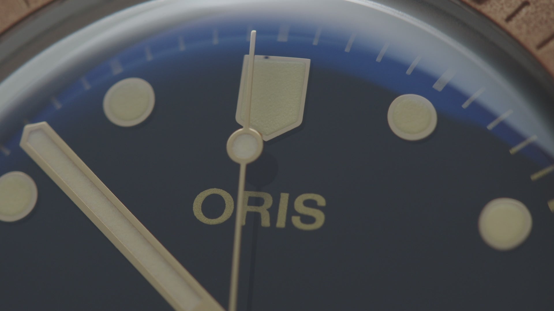 Divers Sixty-Five Date - product video